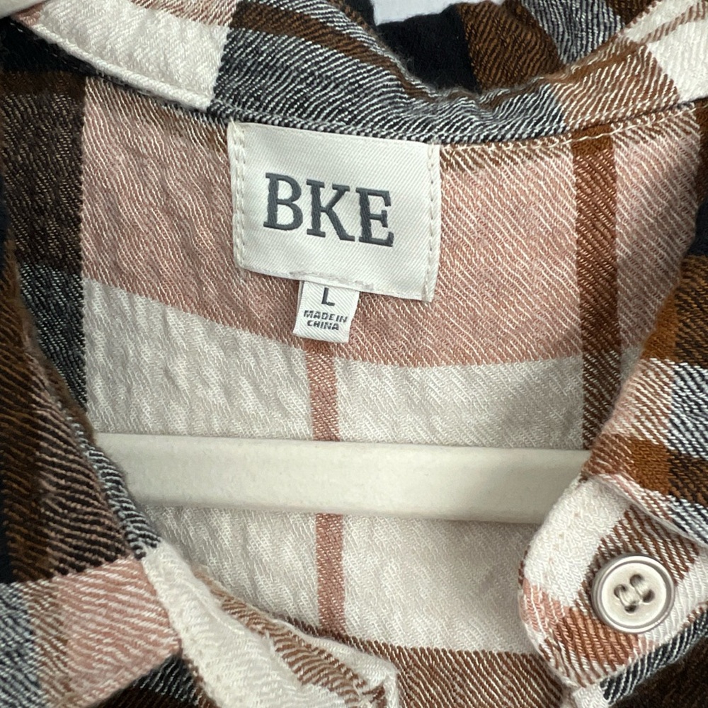 BKE Women’s Brown/Black and Cream Plaid Lightweight Waffle Knit Button Up Shirt - Picture 2 of 9